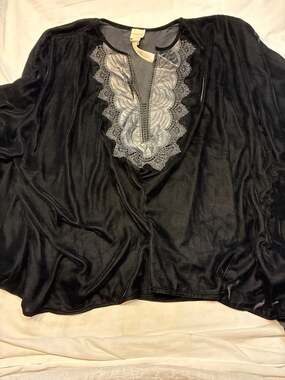 Chico's Black Velvet Metallic Lace Embroidered Poncho Top Size S/M